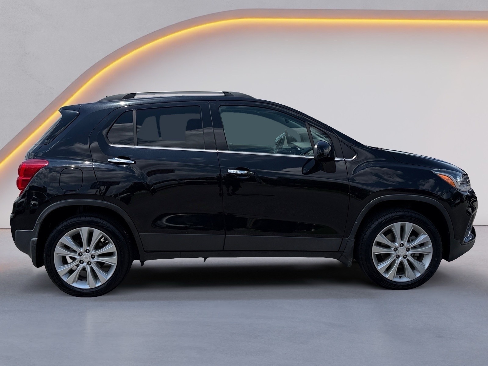 Used 2019 Chevrolet Trax Premier with VIN 3GNCJRSB7KL215899 for sale in Sevierville, TN
