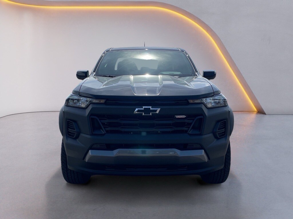 2026 Chevrolet Colorado Trail Boss photo 2