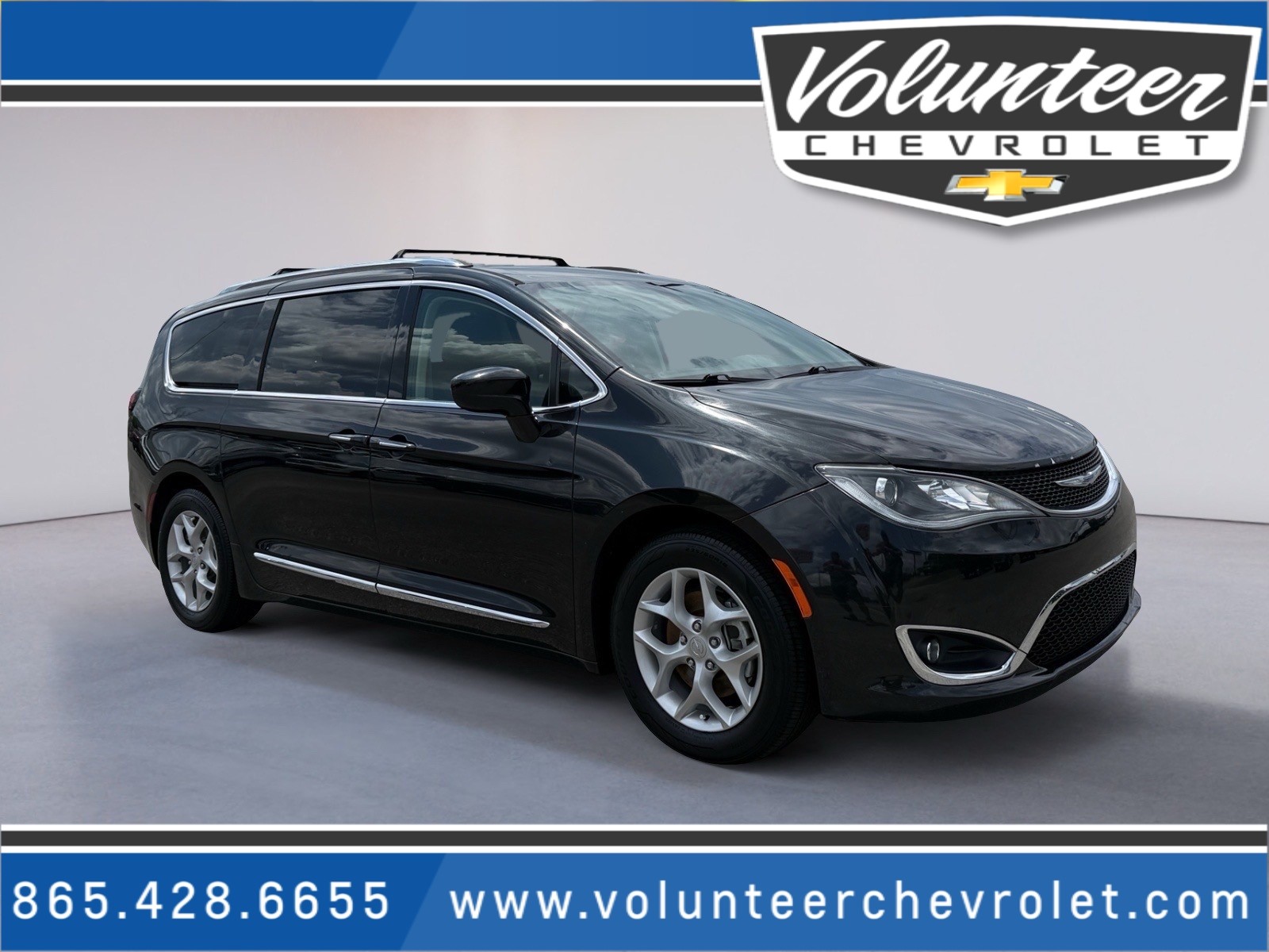 2018 Chrysler Pacifica Touring L's photo