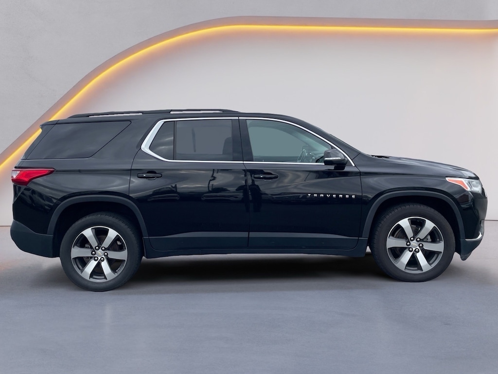 Used 2021 Chevrolet Traverse LT Leather SUV