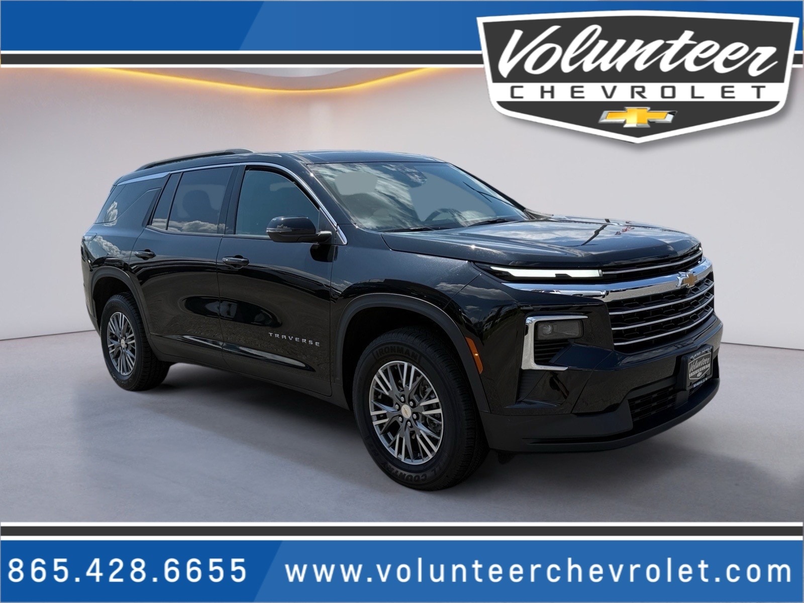 Used 2025 Chevrolet Traverse LT