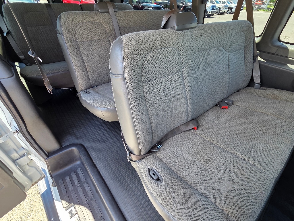 2022 Chevrolet Express Passenger LS - Photo 11
