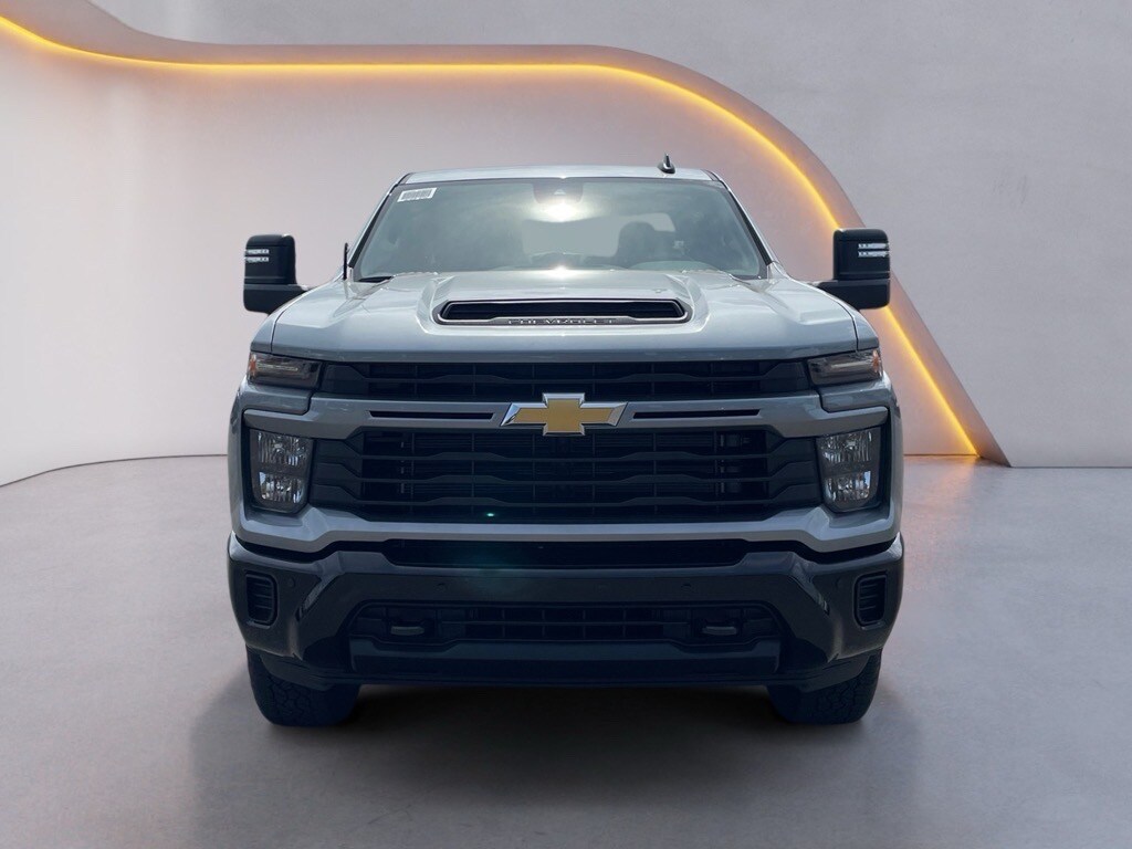2026 Chevrolet Silverado 2500HD Custom photo 2