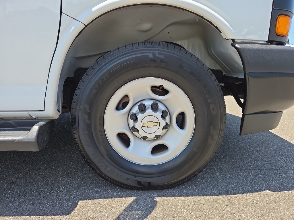 2022 Chevrolet Express Passenger LS - Photo 9
