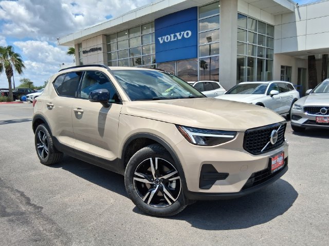 2026 Volvo XC40 B5 Core AWD SUV