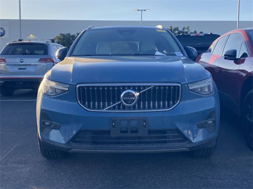 Used 2023 Volvo XC40 B5 AWD Plus Bright SUV