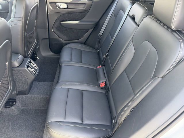 2025 Volvo XC40 Plus - Photo 18