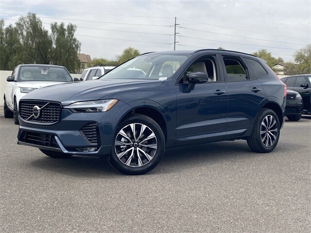 2025 Volvo XC60 B5 Core photo 2