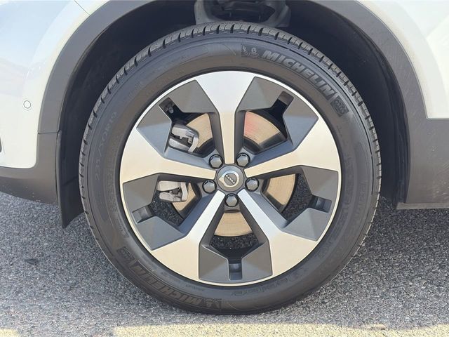 2025 Volvo XC40 Plus - Photo 11