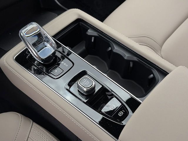 2026 Volvo XC90 Plus - Photo 23