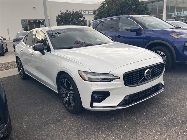 2023 Volvo S60 B5 AWD Plus photo 3