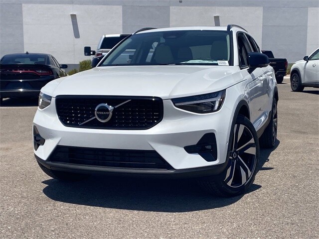 2025 Volvo XC40 Plus photo 3