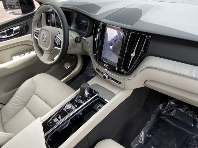 2025 Volvo XC60 Plus - Photo 13