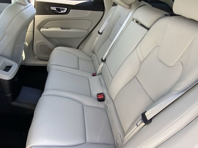 2025 Volvo XC60 Plus - Photo 18
