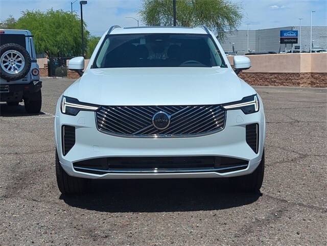 2025 Volvo XC90 Plus photo 3