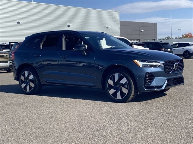2025 Volvo XC60 Recharge T8 Plus photo 4