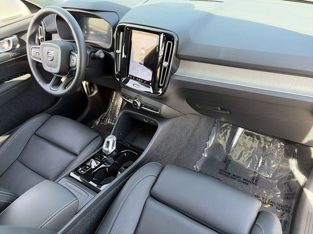 2025 Volvo XC40 Plus - Photo 13