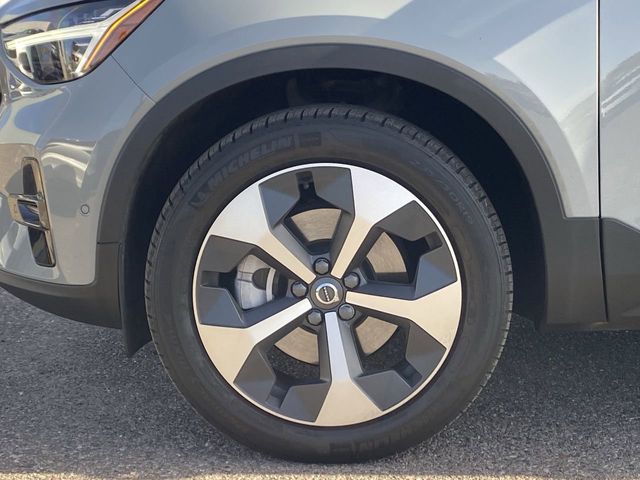 2025 Volvo XC40 Plus - Photo 11