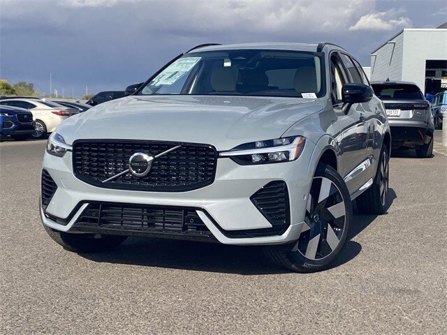 2025 Volvo XC60 Hybrid T8 Plus photo 3