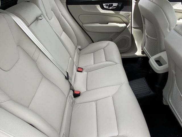2025 Volvo XC60 Plus - Photo 14