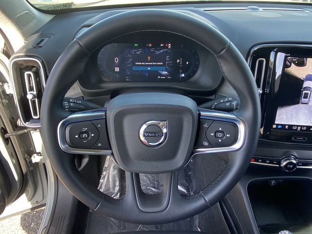 2025 Volvo XC40 Plus - Photo 21
