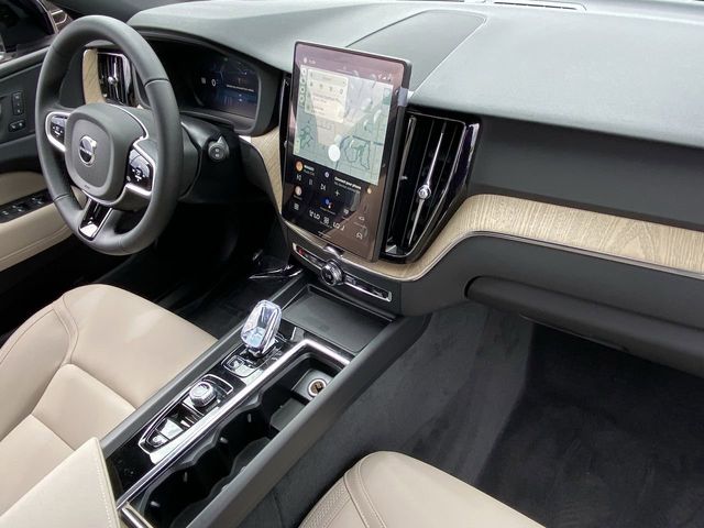 2026 Volvo XC60 Plus - Photo 13