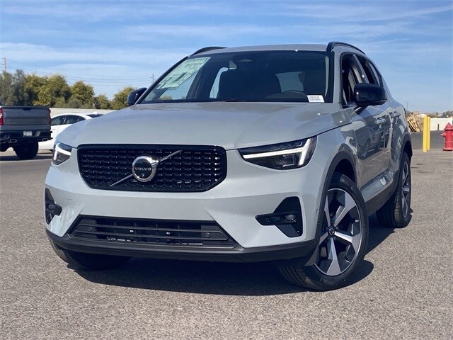 2025 Volvo XC40 Plus photo 3