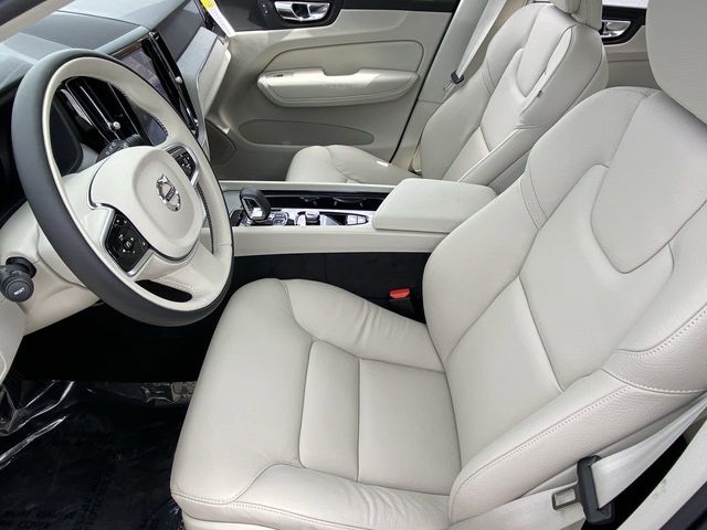 2025 Volvo XC60 Plus - Photo 20