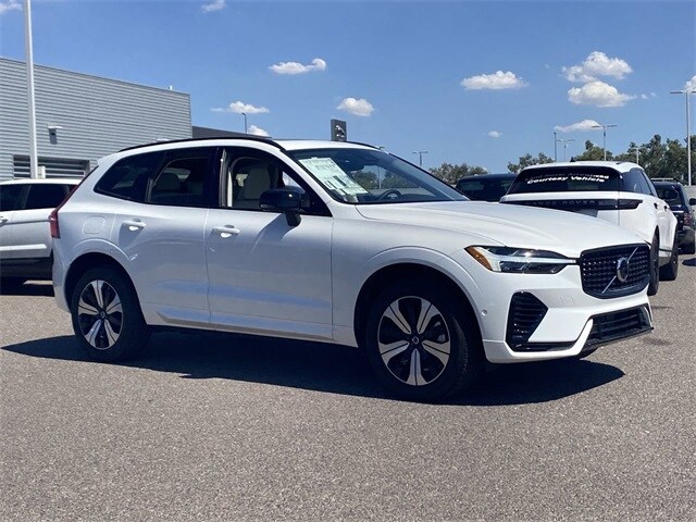2025 Volvo XC60 Hybrid T8 Plus photo 3