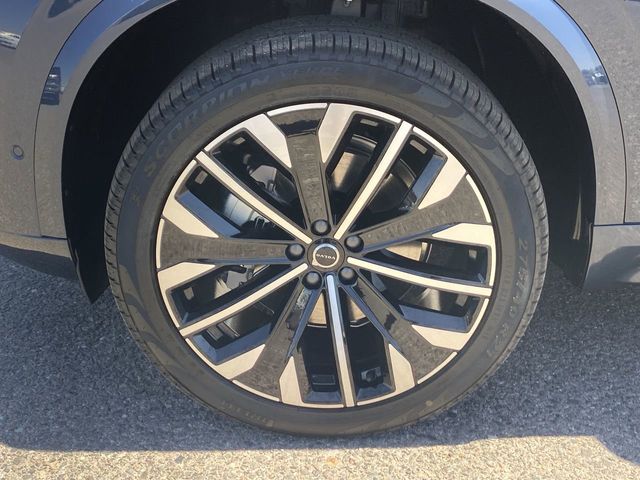 2026 Volvo XC90 Plus - Photo 11