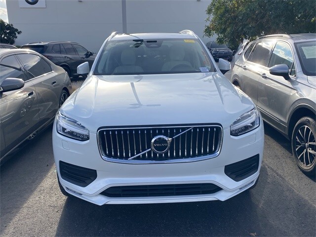 2023 Volvo XC90 B5 AWD Core photo 2