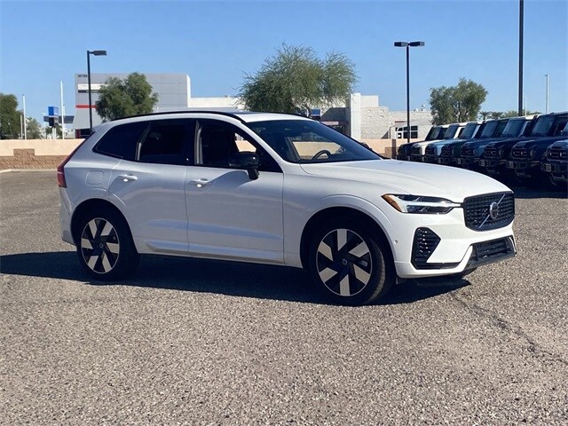 2025 Volvo XC60 Hybrid T8 Plus photo 4