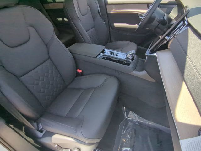 2025 Volvo XC90 Plus - Photo 12