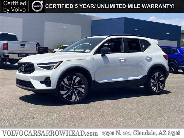2024 Volvo XC40 B5 Plus Dark SUV