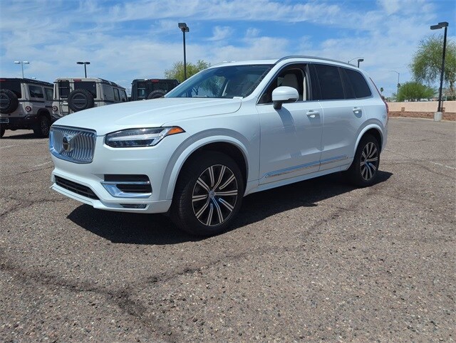 2025 Volvo XC90 Core photo 2