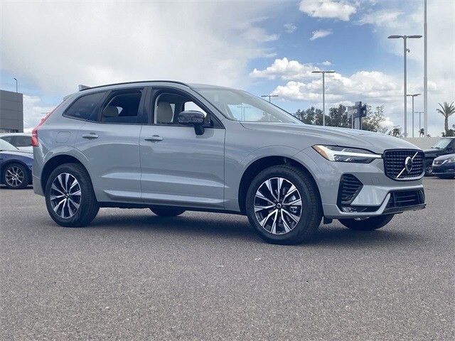 2025 Volvo XC60 B5 Core photo 4