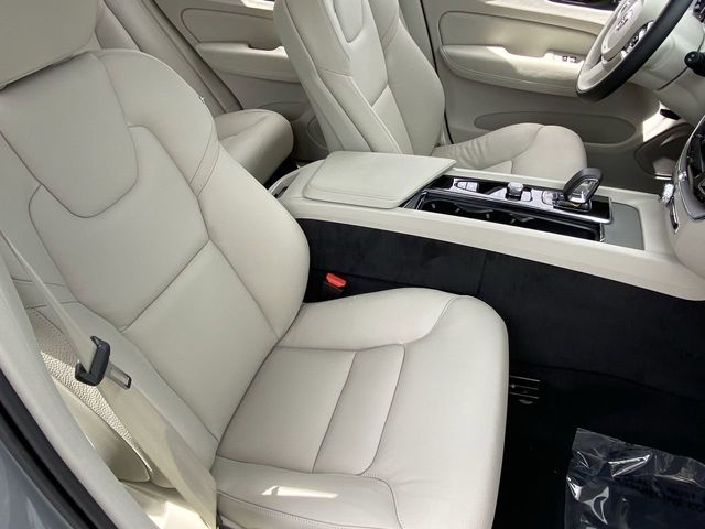 2025 Volvo XC60 Plus - Photo 12
