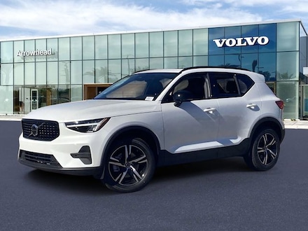 2026 Volvo XC40 B4 Core SUV