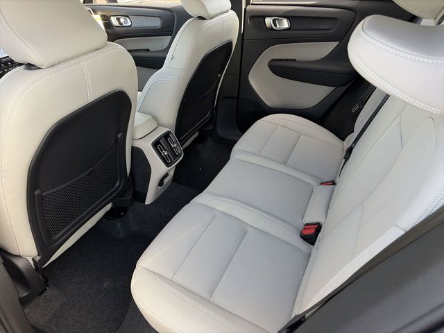 2026 Volvo XC40 Ultra - Photo 17