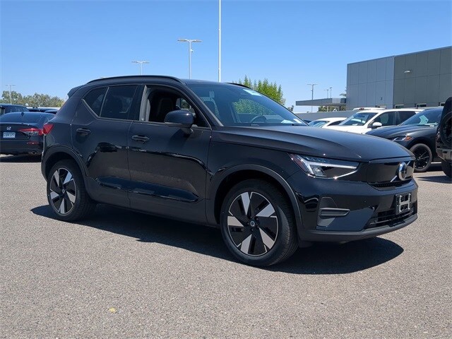 2025 Volvo EX40 Twin Motor Core photo 2