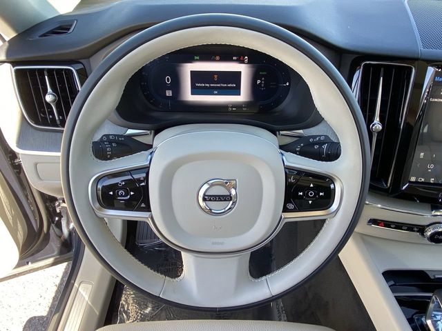 2025 Volvo XC60 Plus - Photo 21