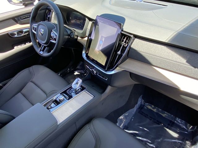 2025 Volvo XC90 Plus - Photo 13