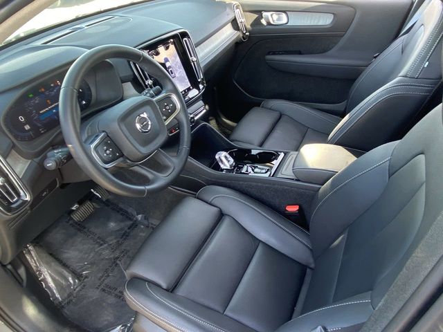2025 Volvo XC40 Plus - Photo 19