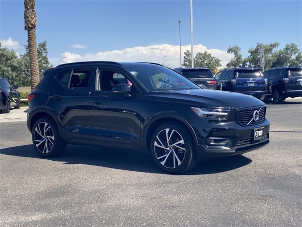 Used 2022 Volvo XC40 T5 AWD R-Design SUV