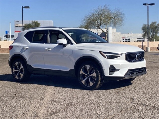 2025 Volvo XC40 Plus photo 4