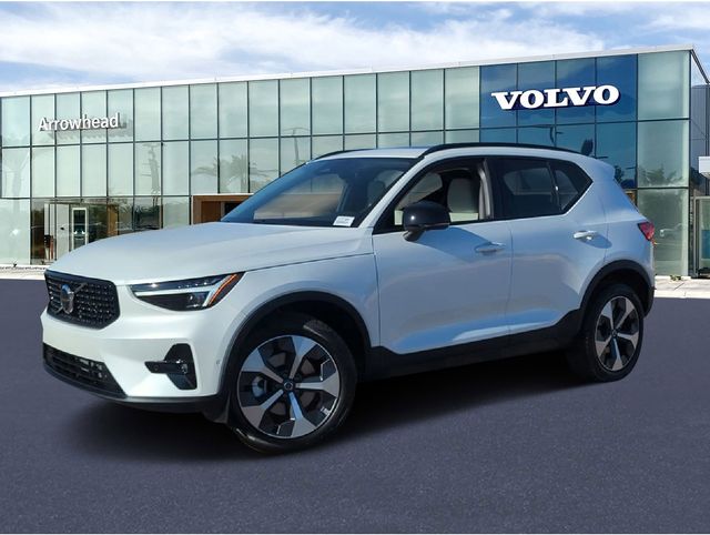 2026 Volvo XC40 B4 Plus Dark FWD's photo