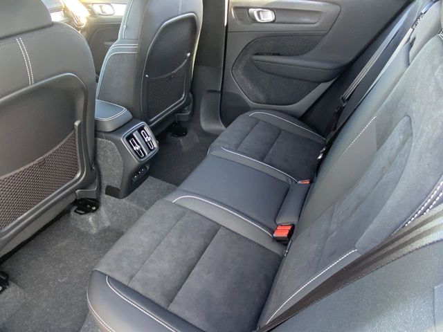 2026 Volvo XC40 Ultra - Photo 17