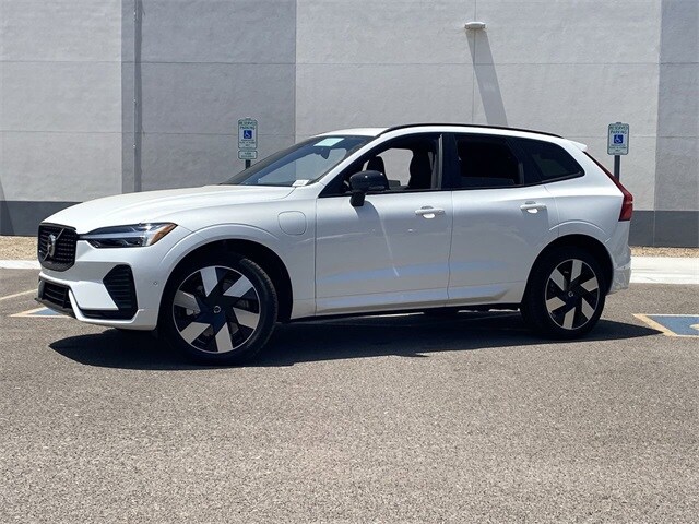 2025 Volvo XC60 Recharge T8 Plus photo 2