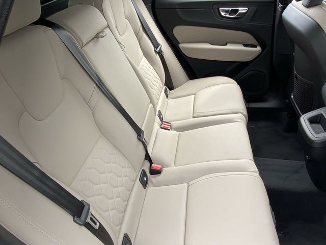 2026 Volvo XC60 Plus - Photo 14