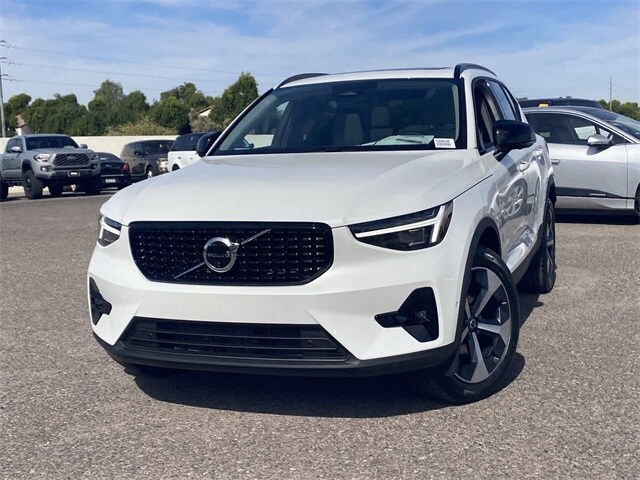 2026 Volvo XC40 Plus photo 3